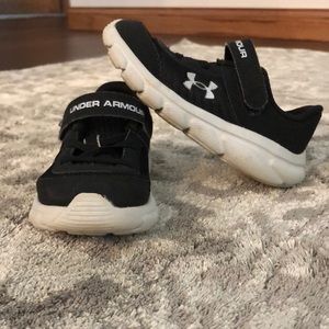 Toddler boy Under Armour tennis shoe